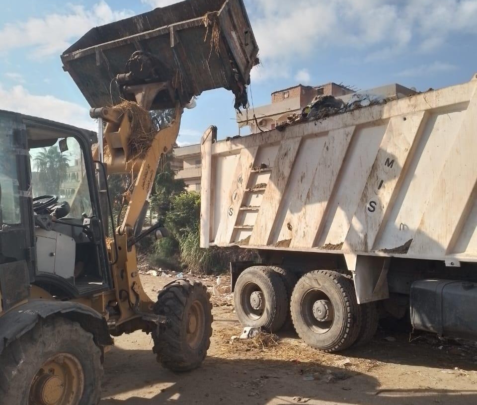 فى كفرالشيخ حملات مكثفة للنظافة وتطهير شبكات صفايات الأمطار والصرف الصحى ورفع الإشغالات 19 - جريدة المساء