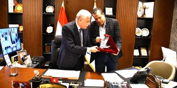 محافظ جنوب سيناء يبحث آفاق الاستثمار العقاري 1 - جريدة المساء