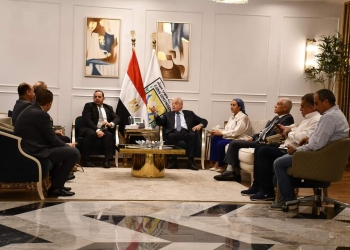 محافظ جنوب سيناء يناقش مع مساعد وزير الصحة سير المشروعات الجارية 21 - جريدة المساء