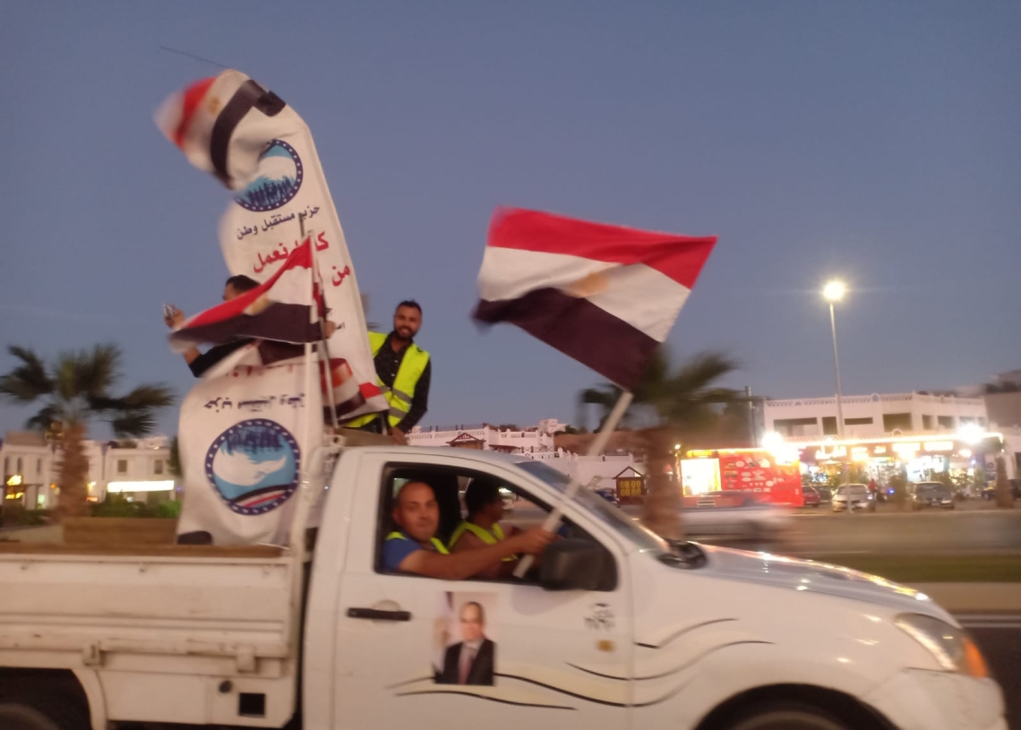 مسيرة حاشدة لمستقبل وطن بجنوب سيناء بالسيارات احتفالا بالفوز للرئيس السيسي فى الانتخابات 17 - جريدة المساء