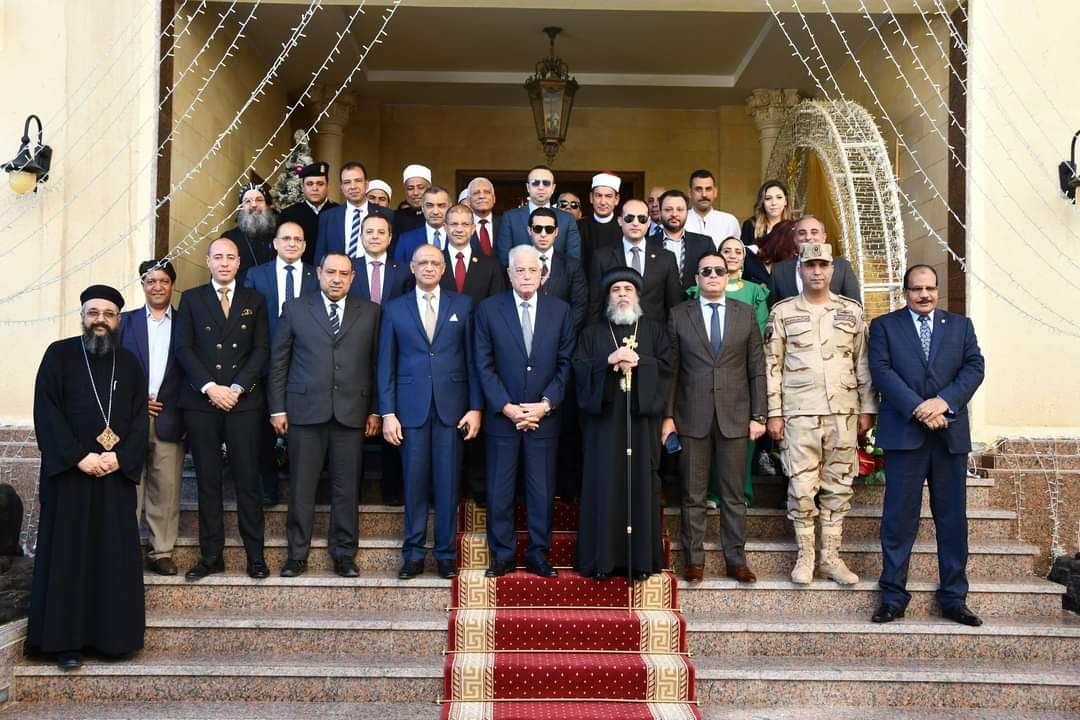 محافظ جنوب سيناء يزور كاتدرائيه السمائيين بشرم الشيخ ويقدم التهنئة بعيد الميلاد المجيد 19 - جريدة المساء