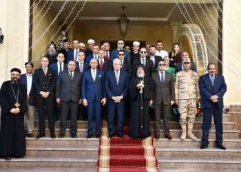 محافظ جنوب سيناء يزور كاتدرائيه السمائيين بشرم الشيخ ويقدم التهنئة بعيد الميلاد المجيد 15 - جريدة المساء