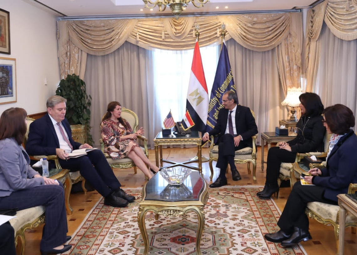 الدكتور/ عمرو طلعت يلتقى سفيرة الولايات المتحدة الأمريكية بالقاهرة لبحث تعزيز التعاون بين البلدين فى مجالات الاتصالات وتكنولوجيا المعلومات 18 - جريدة المساء