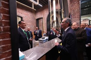 وزير الاتصالات يزور شركتى برمجيات تصدران خدماتهما للخارج من أسيوط 21 - جريدة المساء