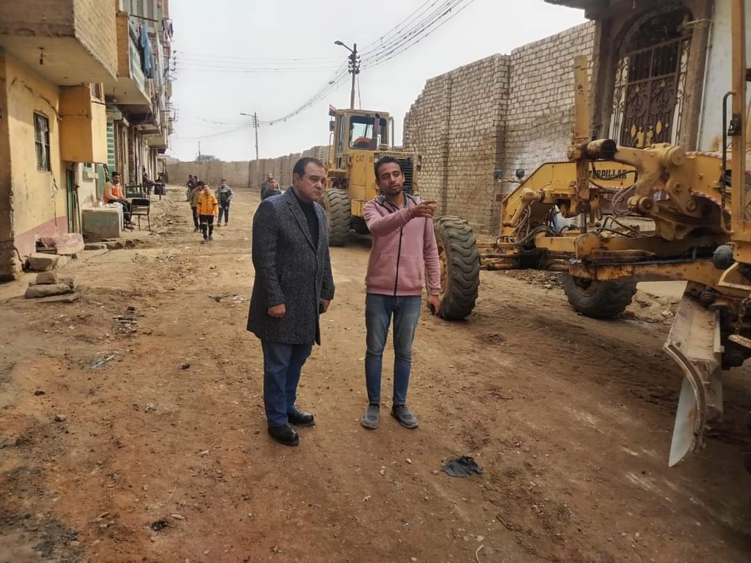 محافظ المنيا يتابع تنفيذ خطة رصف الطرق 19 - جريدة المساء