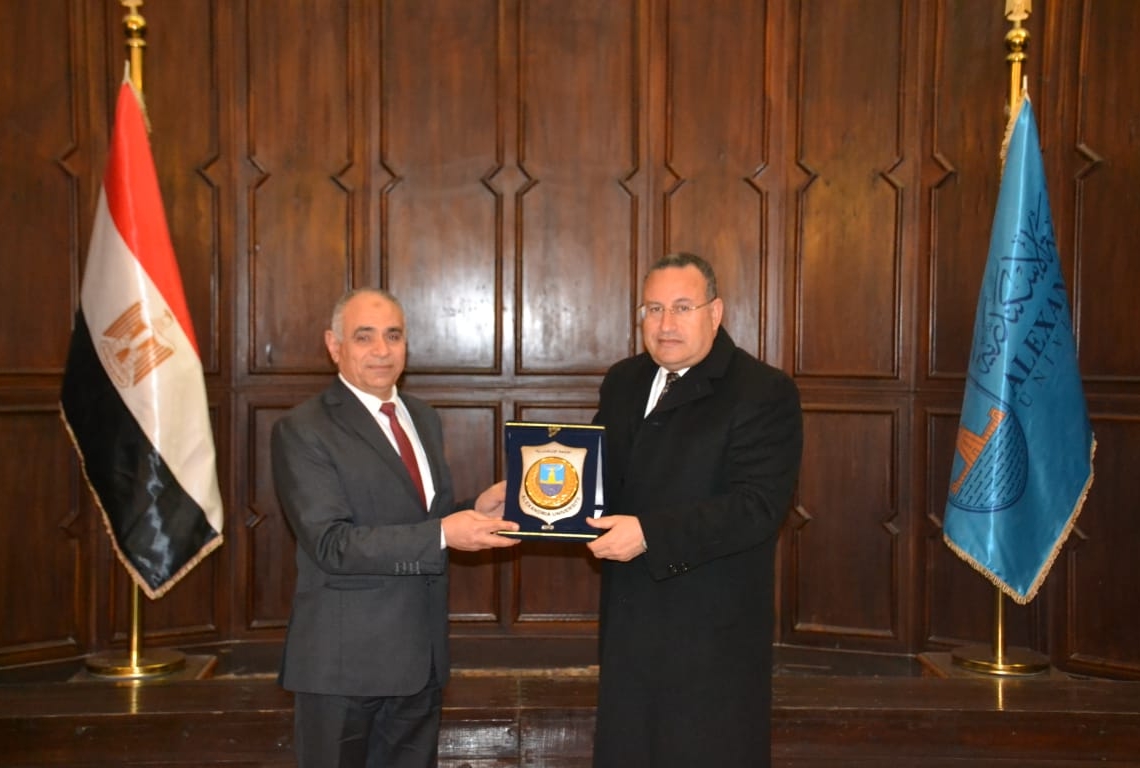 الغرفه التجاريه تهدي جامعه الاسكندريه اجهزه للطاقه الشمسيه بثمانيه ونصف مليون جنيه 19 - جريدة المساء