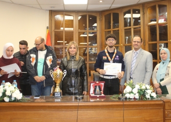 آداب عين شمس تكرم الطلاب المتميزين في الأنشطة بالفصل الدراسي الأول 28 - جريدة المساء