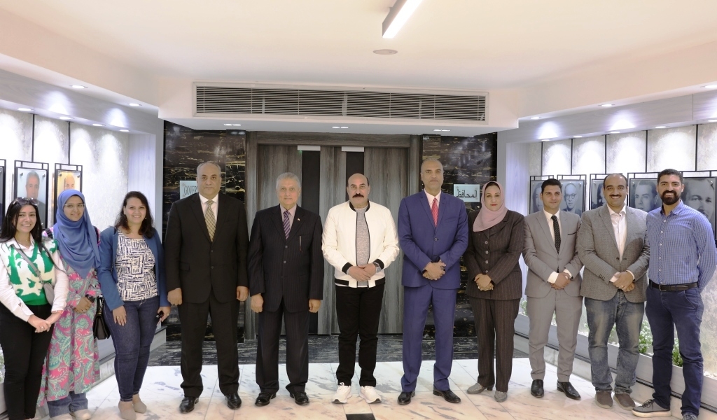 أثناء لقاءه مع وفد صندوق مكتبات مصر العامة .. محافظ أسوان : إشادة لرئيس الوزراء بالمستوى الإنشائى الراقى ، والشكل النموذجى لمكتبة مصر العامة 20 - جريدة المساء أثناء لقاءه مع وفد صندوق مكتبات مصر العامة .. محافظ أسوان : إشادة لرئيس الوزراء بالمستوى الإنشائى الراقى ، والشكل النموذجى لمكتبة مصر العامة 19 - جريدة المساء