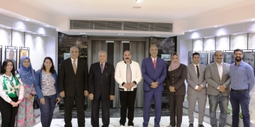 أثناء لقاءه مع وفد صندوق مكتبات مصر العامة .. محافظ أسوان : إشادة لرئيس الوزراء بالمستوى الإنشائى الراقى ، والشكل النموذجى لمكتبة مصر العامة 2 - جريدة المساء أثناء لقاءه مع وفد صندوق مكتبات مصر العامة .. محافظ أسوان : إشادة لرئيس الوزراء بالمستوى الإنشائى الراقى ، والشكل النموذجى لمكتبة مصر العامة 1 - جريدة المساء