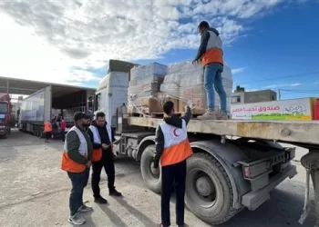 الهلال الأحمر المصرى يدخل المساعدات إلى قطاع غزة