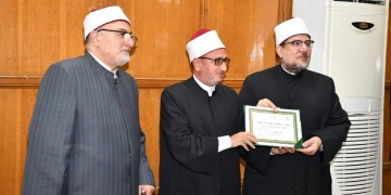 تكريم وكيل وزارة الأوقاف بالمنيا لحصوله على جائزة التميز الوظيفي لعام 2023 1 - جريدة المساء