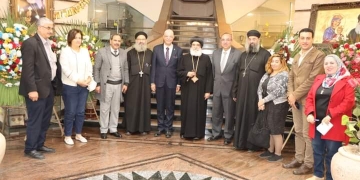 رئيس جامعة المنوفية يهنىء نيافة الأنبا بنيامين والأخوة الأقباط .. بعيد الميلاد المجيد 1 - جريدة المساء