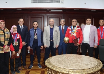محافظ بني سويف يكرم عدداً من المتميزين رياضياً على المستوىات الدولىة والإفريقية والعربية  في ألعاب فردية وجماعية 27 - جريدة المساء