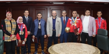 محافظ بني سويف يكرم عدداً من المتميزين رياضياً على المستوىات الدولىة والإفريقية والعربية  في ألعاب فردية وجماعية 1 - جريدة المساء