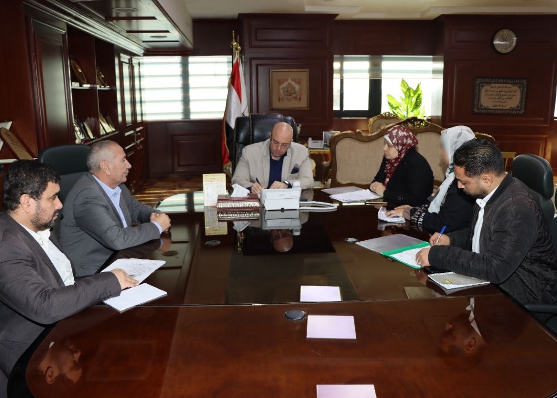 في اللقاء المفتوح: محافظ بني سويف يقرر صرف مساعدة لإحدى السيدات بسبب ظروفها المادية.. 15 - جريدة المساء