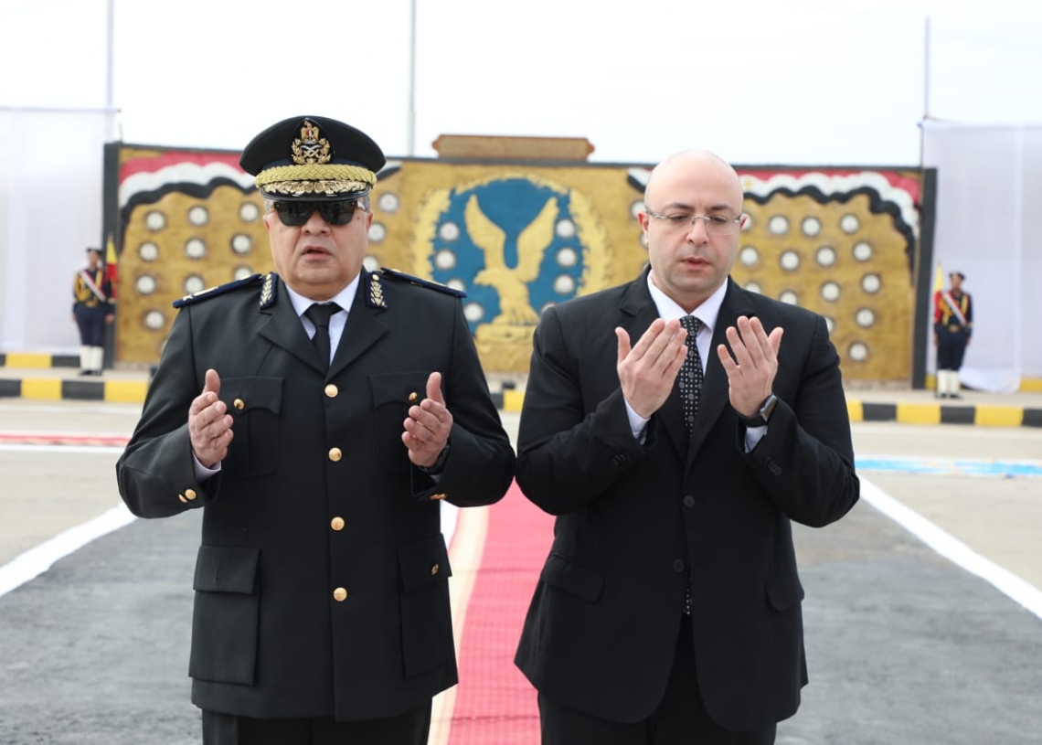 محافظ بني سويف يضع  أكليل  الزهور على النصب التذكاري للشهداء بمعسكر أبوسليم  احتفالاً  بعيد الشرطة الـــ 72 19 - جريدة المساء