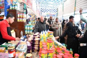 محافظ قنا يتفقد شادر حزب "الشعب الجمهوري" لتوفير السلع بأسعار مخفضة 32 - جريدة المساء