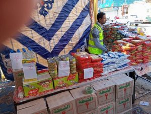 محافظ قنا يتفقد شادر حزب "الشعب الجمهوري" لتوفير السلع بأسعار مخفضة 48 - جريدة المساء