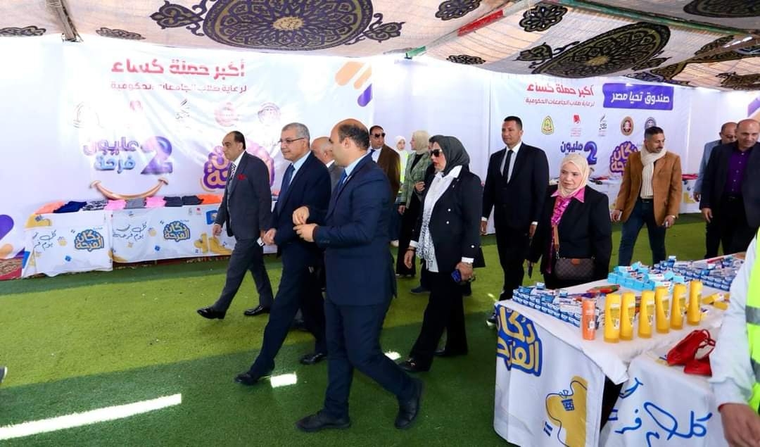 رئيس جامعة الزقازيق يفتتح معرض صندوق تحيا مصر "دكان الفرحة" 19 - جريدة المساء