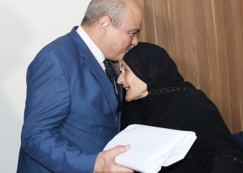 رئيس محو الامية يكرم الحاجة عائشة 85عاما لتحررها من الأمية بمحافظة المنوفية 35 - جريدة المساء