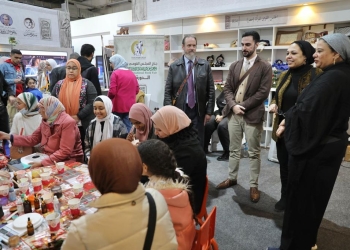 وفد مكتبة الكونجرس الأمريكي بالقاهرة يشيد بجناح المجلس القومى للمرأة بمعرض الكتاب 23 - جريدة المساء