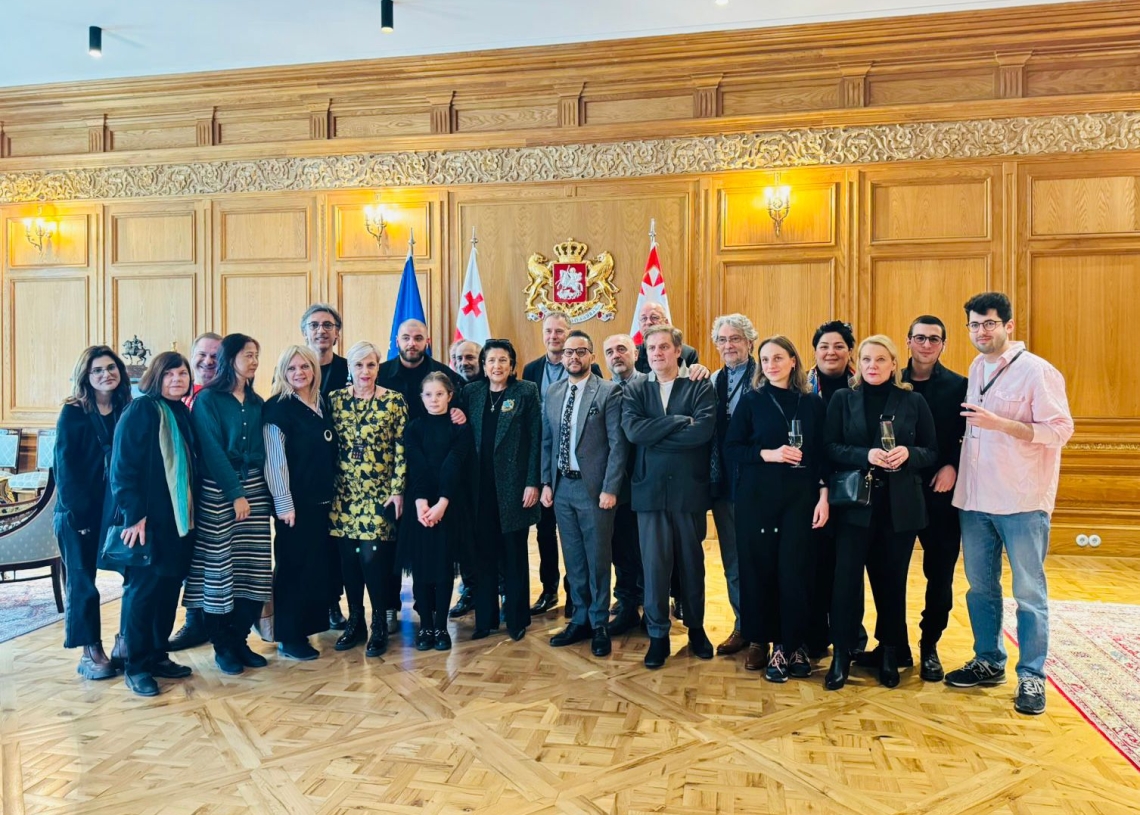 مازن الغرباوي يقابل رئيسة جمهورية جورجيا علي هامش المهرجان الدولي للمسرح 19 - جريدة المساء مازن الغرباوي يقابل رئيسة جمهورية جورجيا علي هامش المهرجان الدولي للمسرح 18 - جريدة المساء