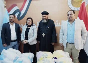 النائبة نجلاء باخوم توزع الألحفة على الأسر الأولى بالرعاية فى قنا 33 - جريدة المساء