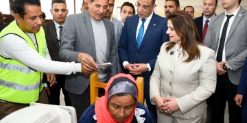 وزيرة الهجرة ومحافظ الفيوم يتفقدان أعمال القافلة الطبية لمؤسسة صناع الخير بالمدرسة الفندقية 2 - جريدة المساء وزيرة الهجرة ومحافظ الفيوم يتفقدان أعمال القافلة الطبية لمؤسسة صناع الخير بالمدرسة الفندقية 1 - جريدة المساء