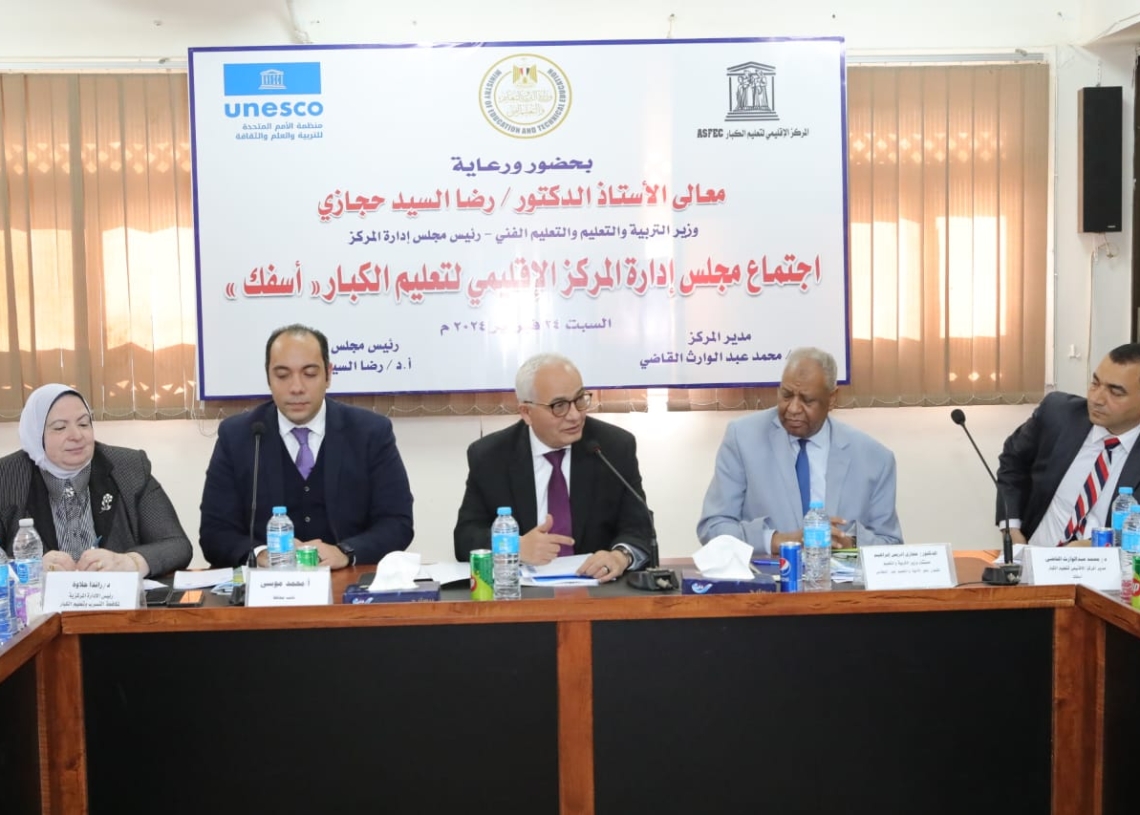 خلال زيارته للمنوفية.. وزير التربية والتعليم يترأس اجتماع مجلس إدارة مركز تعليم الكبار بسرس الليان 18 - جريدة المساء