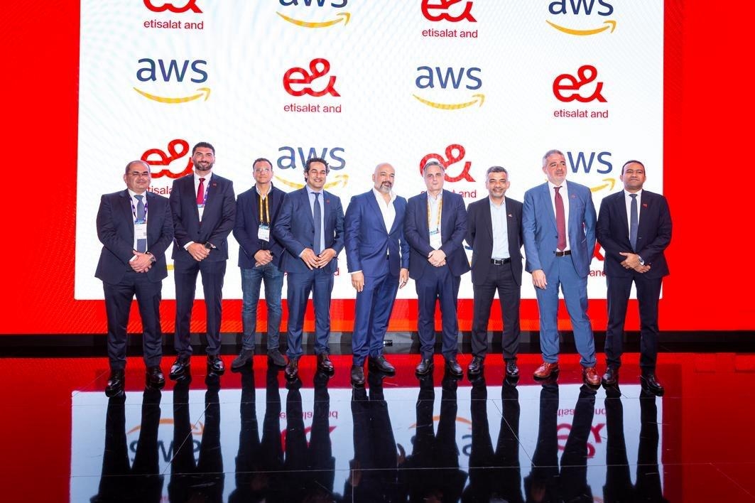 توقيع اتفاقية لتسريع التحول على هامش انعقاد للمؤتمر العالمى للاتصالات 18 - جريدة المساء