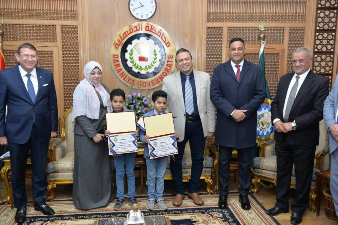 محافظ الدقهلية يكرم" التوأم "آدم ويامن" الحاصلين علي المراكز الأولى عالميا في مسابقة الحساب الذهني بتايوان 20 - جريدة المساء محافظ الدقهلية يكرم" التوأم "آدم ويامن" الحاصلين علي المراكز الأولى عالميا في مسابقة الحساب الذهني بتايوان 19 - جريدة المساء