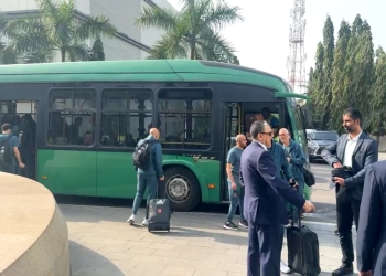 الاهلي يؤدي مرانه الوحيد بملعب الماراةبعد حل ازمة تعطل الطائرة باكرا 31 - جريدة المساء