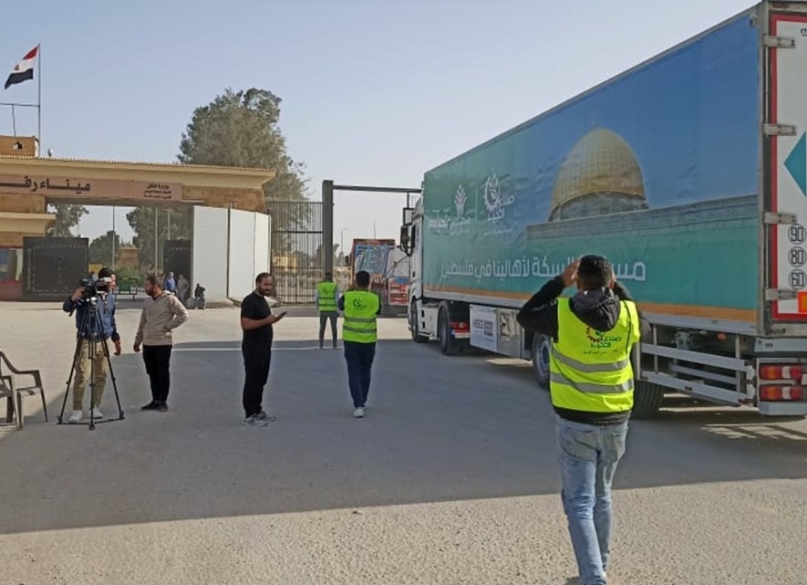 "صناع الخير" تساهم بـ 400 طن مساعدات إغاثية لأهالى غزة 22 - جريدة المساء