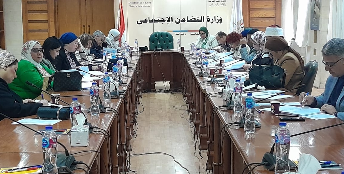 لجنة اختيار الأم المثالية