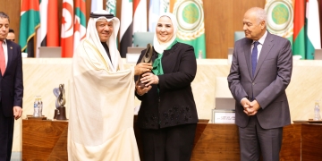 وزيرة التضامن تكرم فى جامعة الدول