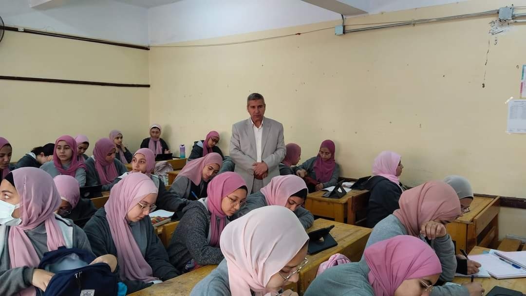 وكيل وزارة التعليم بدمياط يتفقد سير العملية التعليمية بمدرسة اللوزى الثانوية بنات 19 - جريدة المساء