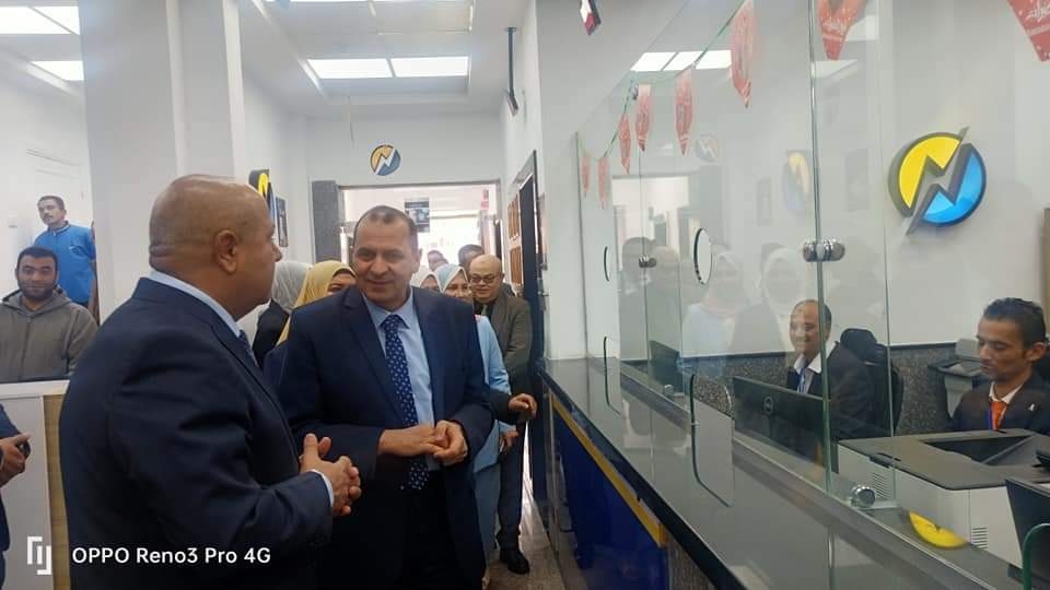 الدستاوي يفتتح مركز خدمة العملاء والمستثمرين وذوي الهمم بكهرباء الشيخ زايد.. ويشيد بتصنيع كافة المهمات الكهربائية لتوفير احتياحات الشركة 17 - جريدة المساء