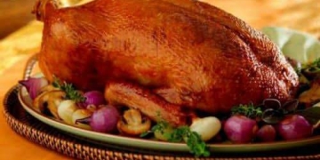 طريقة سهلة لتسوية "وزة" في الفرن للعزومات 1 - جريدة المساء