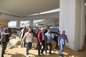 مراسم الافتتاح تقترب| محافظ الجيزة يتابع ميدانيا تطوير طريق الفيوم المؤدي إلي المتحف الكبير..والتسليم نهاية الشهر الجاري 45 - جريدة المساء