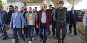 مراسم الافتتاح تقترب| محافظ الجيزة يتابع ميدانيا تطوير طريق الفيوم المؤدي إلي المتحف الكبير..والتسليم نهاية الشهر الجاري 1 - جريدة المساء