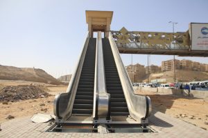 مراسم الافتتاح تقترب| محافظ الجيزة يتابع ميدانيا تطوير طريق الفيوم المؤدي إلي المتحف الكبير..والتسليم نهاية الشهر الجاري 37 - جريدة المساء