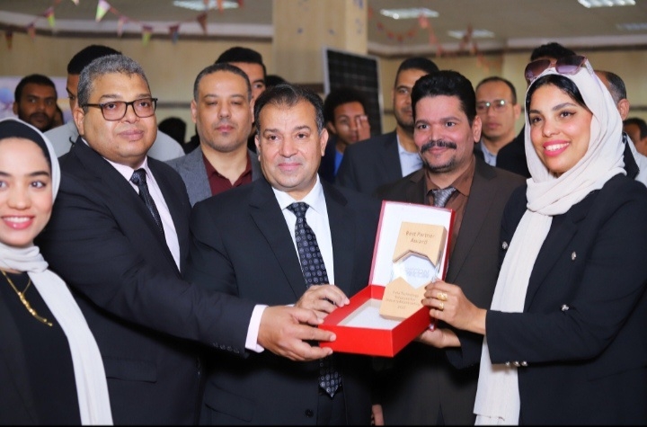 هندسة قنا تنظم الملتقى الأول للتوظيف في مجال الطاقة الشمسية 20 - جريدة المساء هندسة قنا تنظم الملتقى الأول للتوظيف في مجال الطاقة الشمسية 19 - جريدة المساء