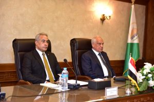 في بداية جولة "الوزير" في "الجيزة".. وزير العمل ومحافظ الجيزة يُسلمان عقود عمل لذوي همم 23 - جريدة المساء