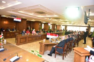 في بداية جولة "الوزير" في "الجيزة".. وزير العمل ومحافظ الجيزة يُسلمان عقود عمل لذوي همم 25 - جريدة المساء