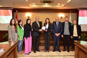 في بداية جولة "الوزير" في "الجيزة".. وزير العمل ومحافظ الجيزة يُسلمان عقود عمل لذوي همم 33 - جريدة المساء