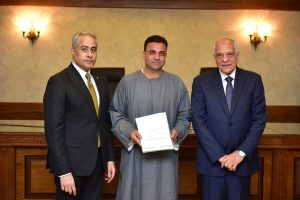 في بداية جولة "الوزير" في "الجيزة".. وزير العمل ومحافظ الجيزة يُسلمان عقود عمل لذوي همم 37 - جريدة المساء