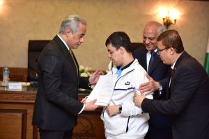 في بداية جولة "الوزير" في "الجيزة".. وزير العمل ومحافظ الجيزة يُسلمان عقود عمل لذوي همم 43 - جريدة المساء