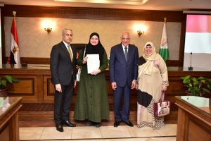 في بداية جولة "الوزير" في "الجيزة".. وزير العمل ومحافظ الجيزة يُسلمان عقود عمل لذوي همم 53 - جريدة المساء