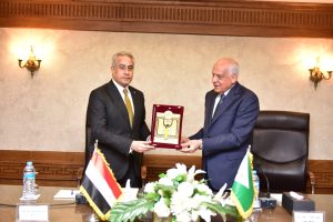 في بداية جولة "الوزير" في "الجيزة".. وزير العمل ومحافظ الجيزة يُسلمان عقود عمل لذوي همم 65 - جريدة المساء