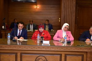 في بداية جولة "الوزير" في "الجيزة".. وزير العمل ومحافظ الجيزة يُسلمان عقود عمل لذوي همم 61 - جريدة المساء